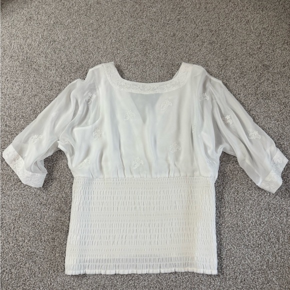Beautiful flowy White House Black Market WHBM White Smocked Blouse like new! - Picture 4 of 5